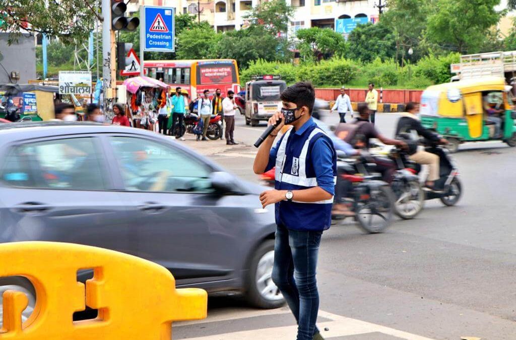 An inspiration – 16 year old traffic volunteer from Indore